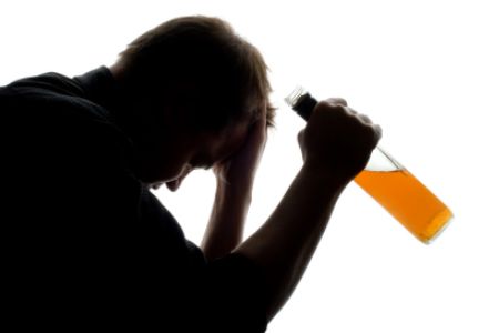 Does alcoholism cause memory changes?